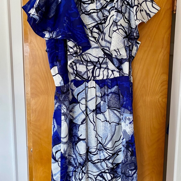 Julie Dillon Ruffled V-Neck Dress - 10 - Picture 4 of 6